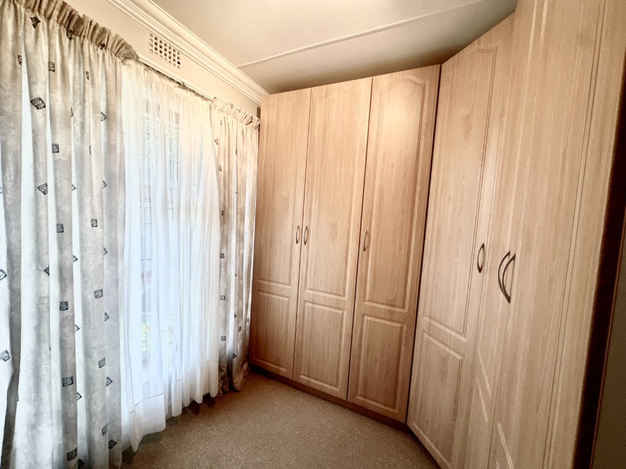 6 Bedroom Property for Sale in Denver Park Western Cape